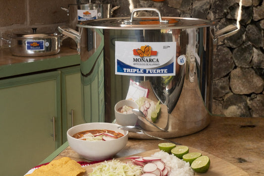 Cómo hacer pozole rojo tradicional: receta mexicana para compartir en familia